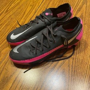 Nike Phantom Pink & Black Soccer Cleats.  Size 7.